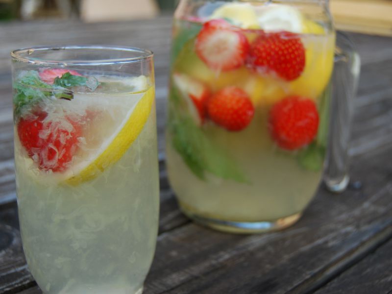 jahodovo citrusova limonada
