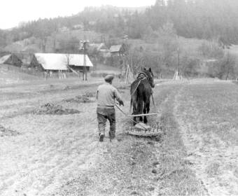 Riečnica, Bránenie poľa u Kotvasa, 1983