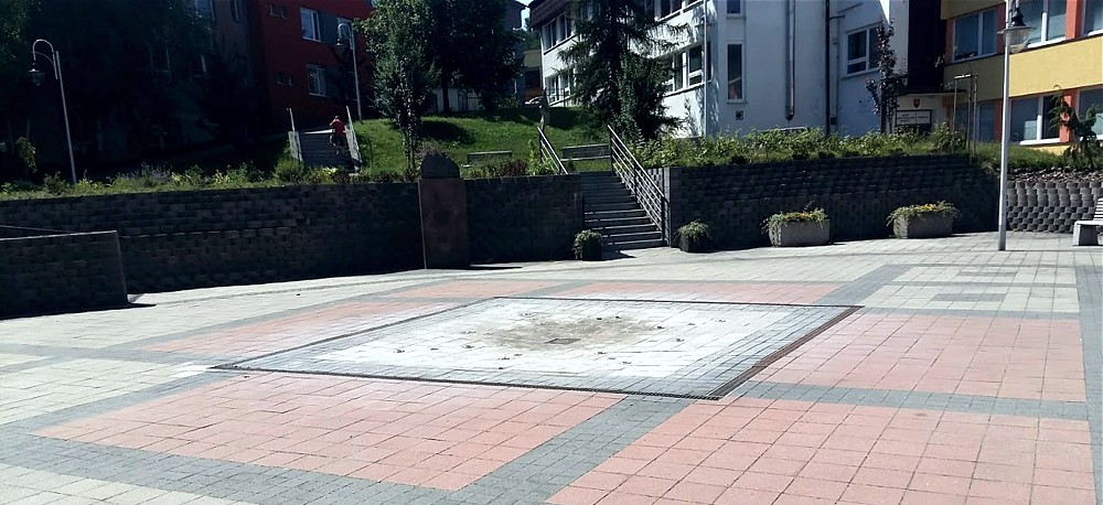 palarikove namestie fontana