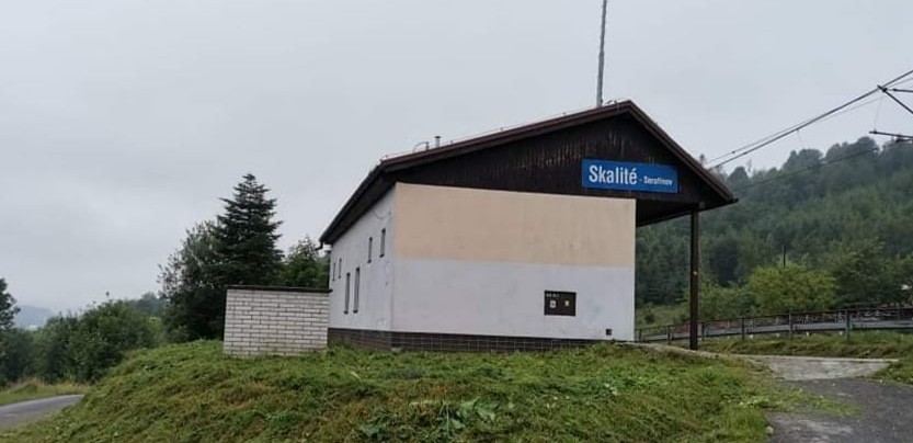 vlak skalite