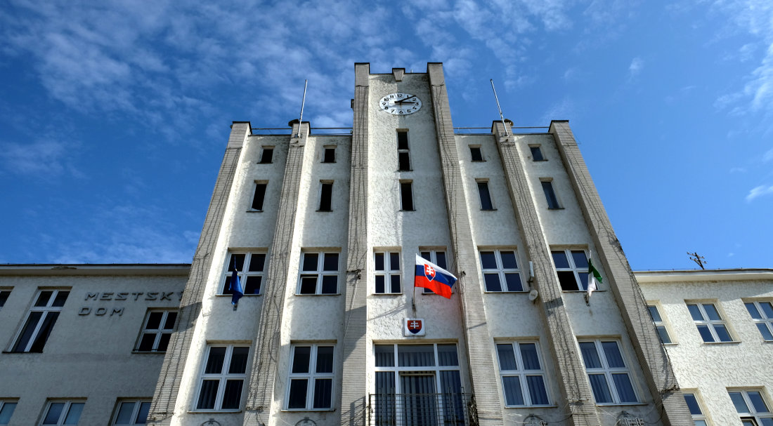 Ukážka hodnotnej architektúry v Čadc - Mestský dom 