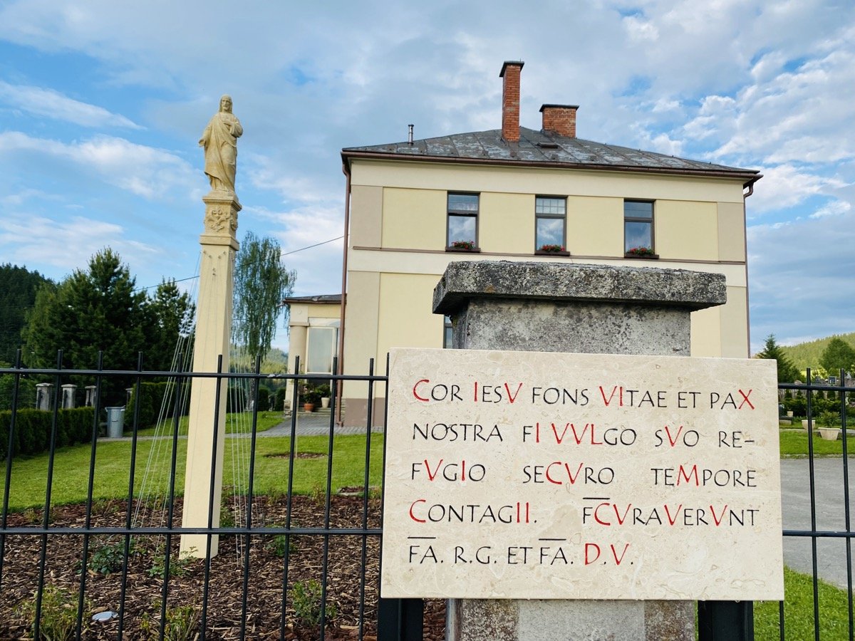 covidovy stlp 021