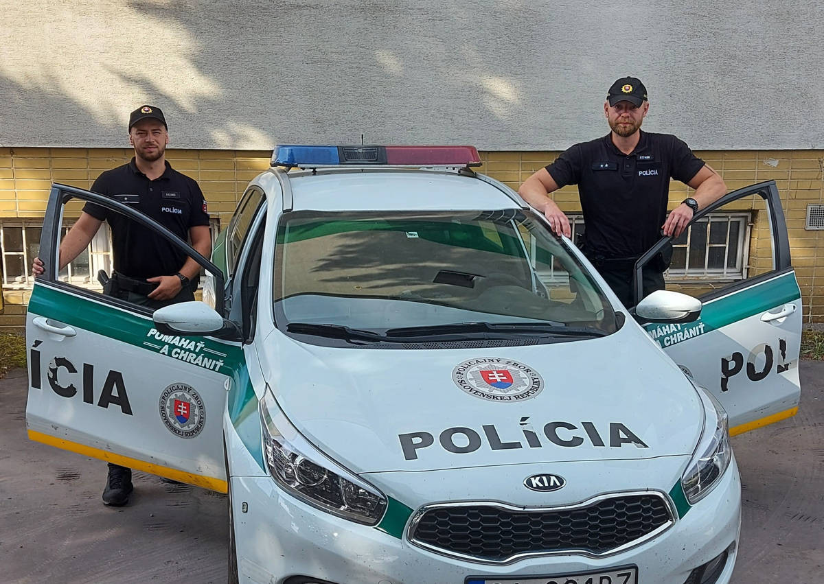 policajti poziar bytu