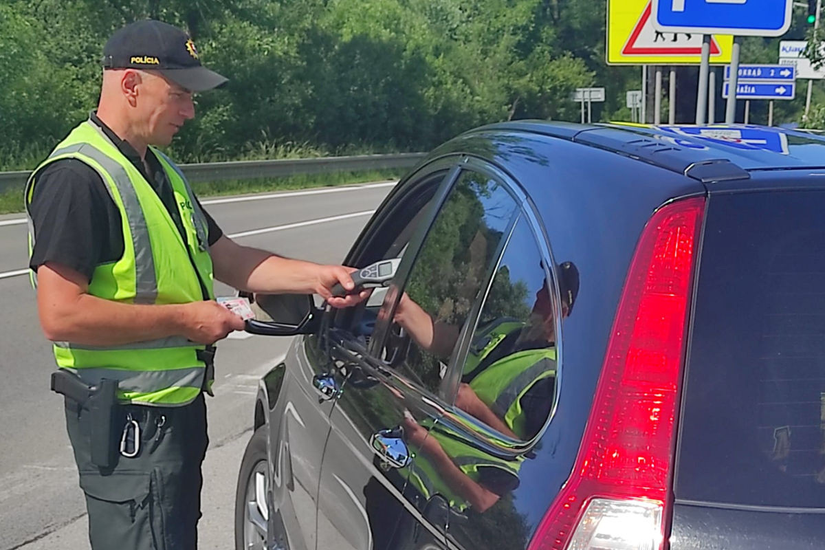 policia hliadka alkohol kontrola3