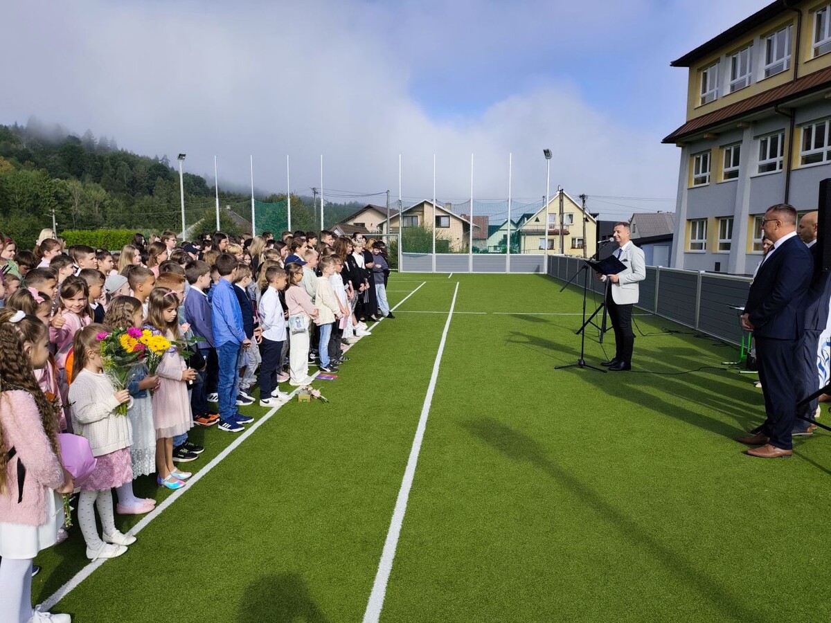 skola skolka zborov 002
