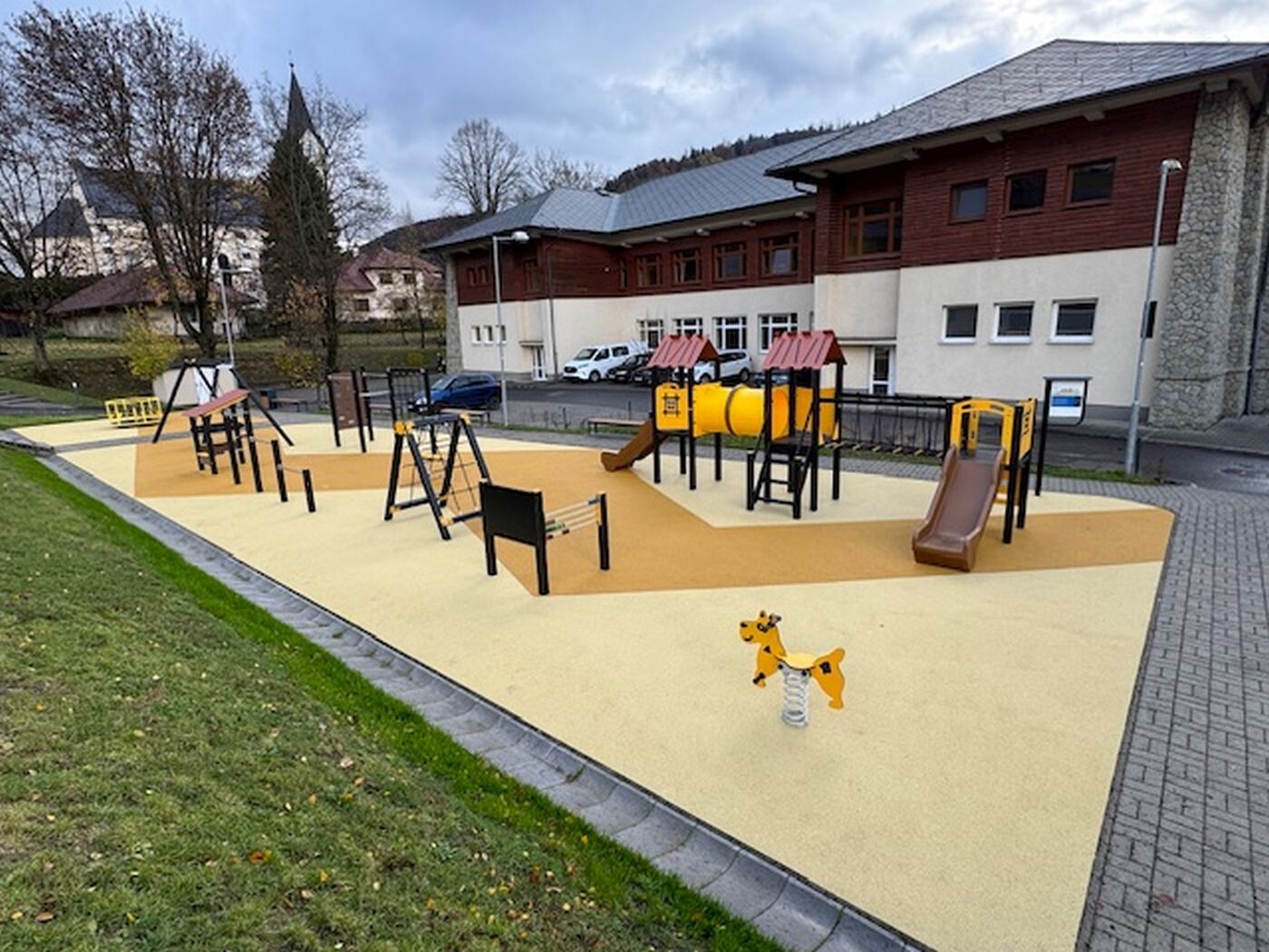 ihrisko skola stara bystrica003