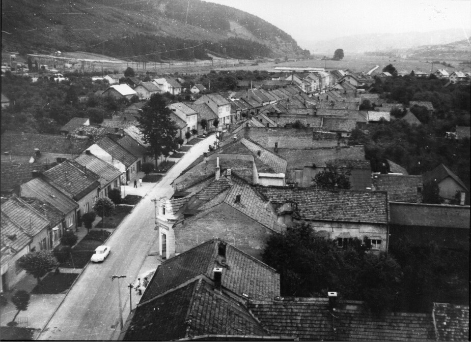 horna ulica kysucke nove mesto pred asanaciou golis