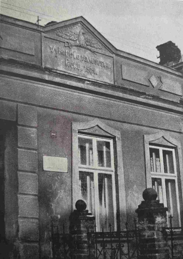 pamatnik vyhorenia mesta na dome kysucke nove mesto 1904 4