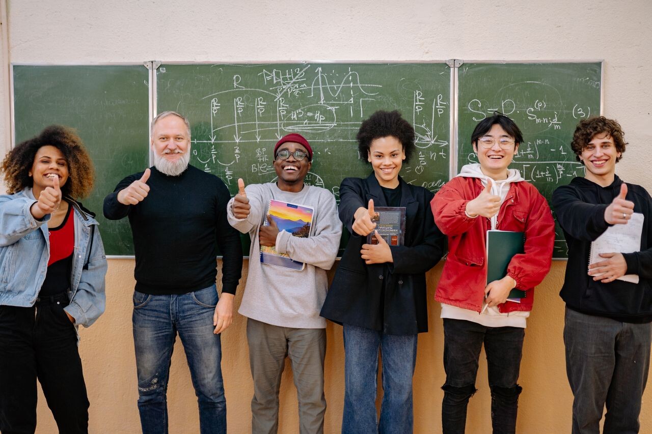 studenti pexels yankrukov 8197544