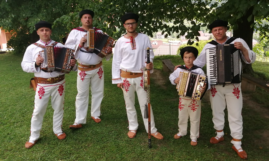 muzicka spod javora